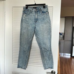 Abercrombie curve love high rise mom Jean size 28/6